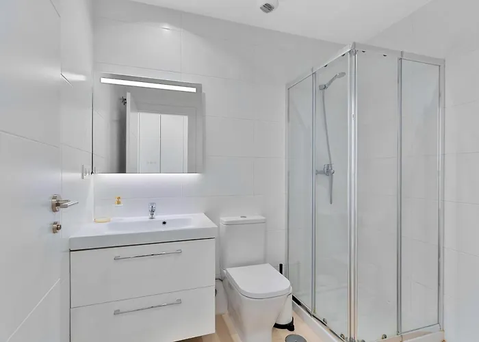 Modern With Rooftop Pool Nueva Andalucia 公寓
