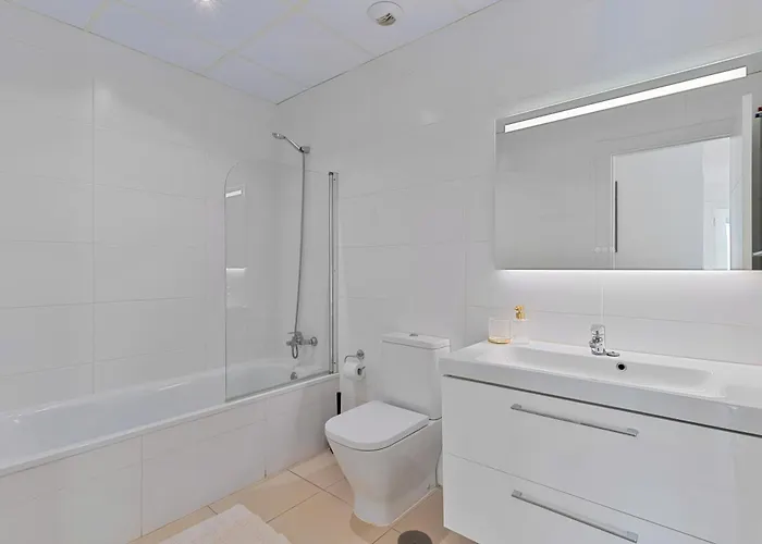 Modern With Rooftop Pool Nueva Andalucia 公寓 马尔韦利亚