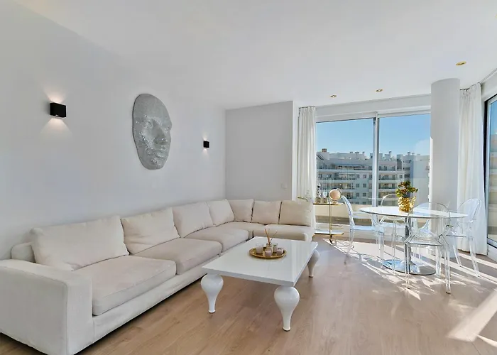 Modern With Rooftop Pool Nueva Andalucia 公寓