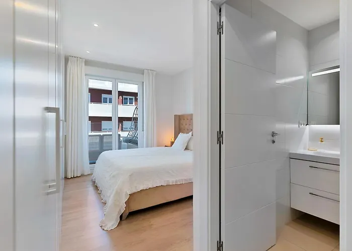 Modern With Rooftop Pool Nueva Andalucia 公寓 *