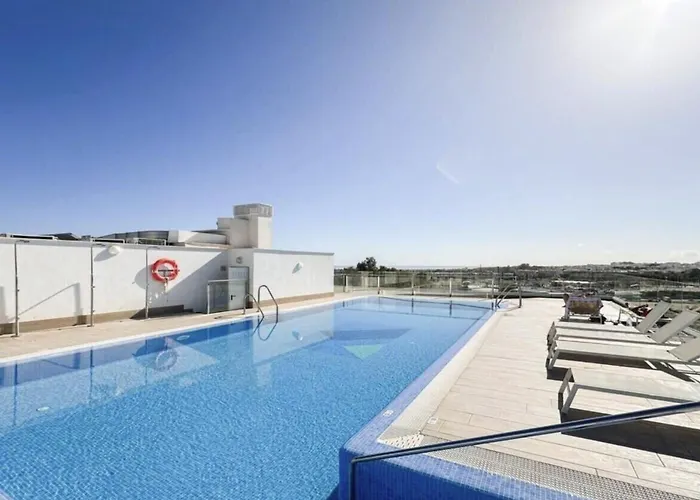 Modern With Rooftop Pool Nueva Andalucia 公寓 *